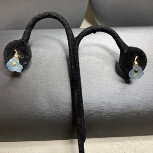 Avon Blue Acrylic Flowers Clip On Gold Tone Vintage Earrings Dainty.